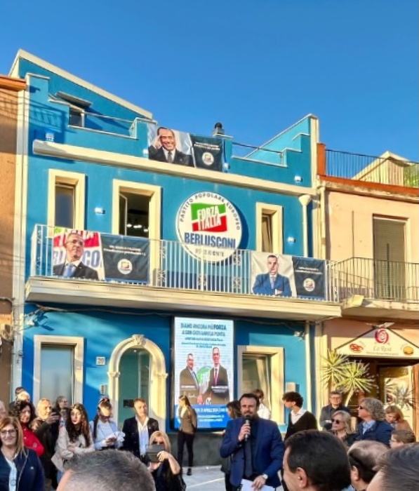 Europee: apre nel Catanese "casa Azzurra" con i colori di Fi