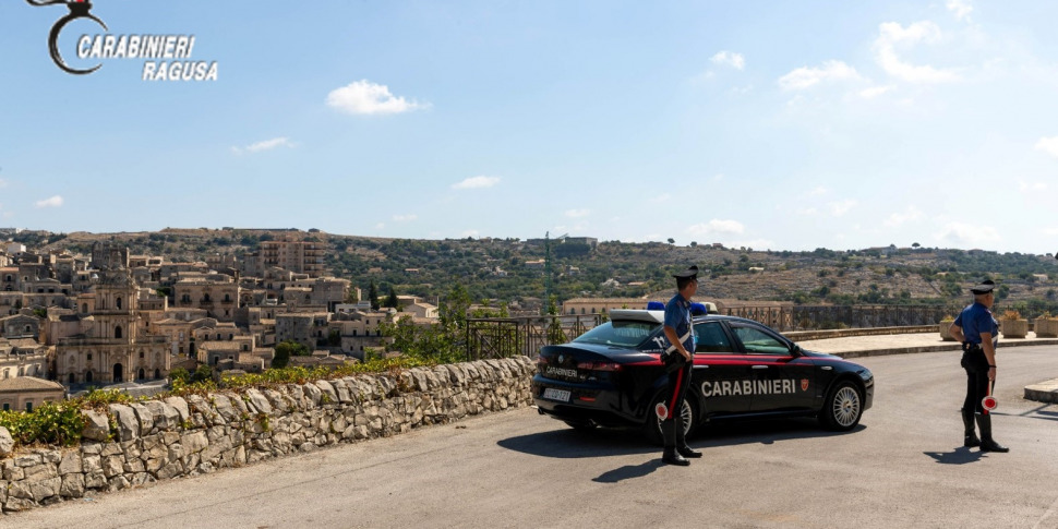 Lascia la Porsche Cayenne da un meccanico a Modica, ma era stata rubata a Palermo tre anni fa: denunciato