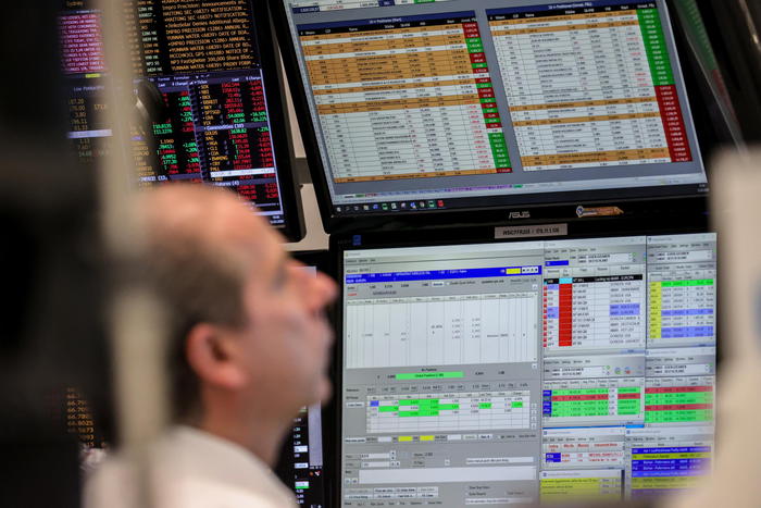 Borsa: l'Europa conferma il rialzo con Ny, lo spread sale a 141