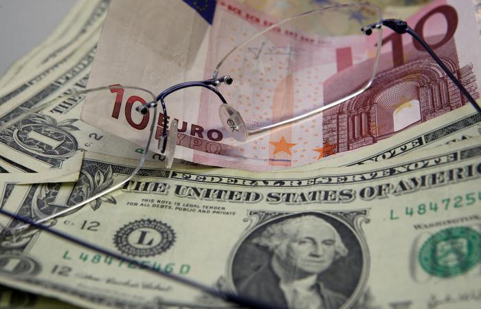 L'euro è in lieve calo a 1,0617 dollari in avvio di giornata