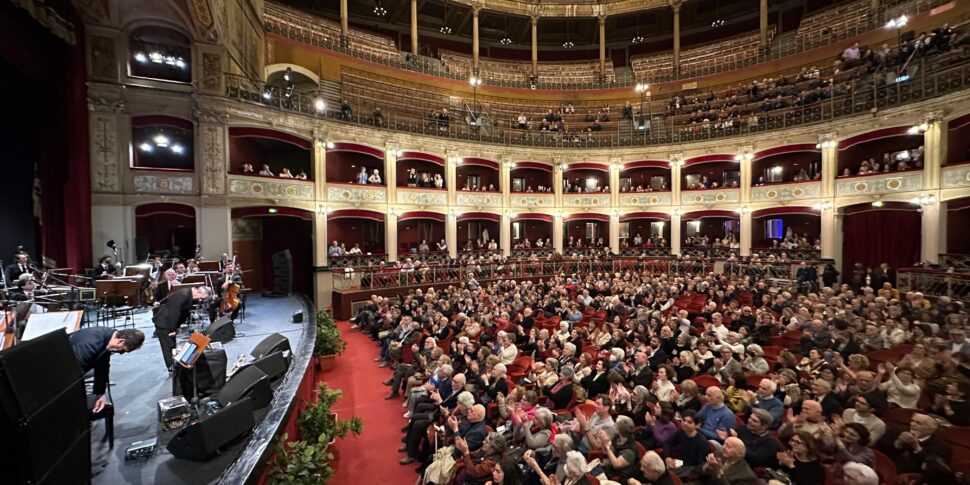 La tromba di Fresu incanta il Politeama, tutto esaurito al concerto di Palermo