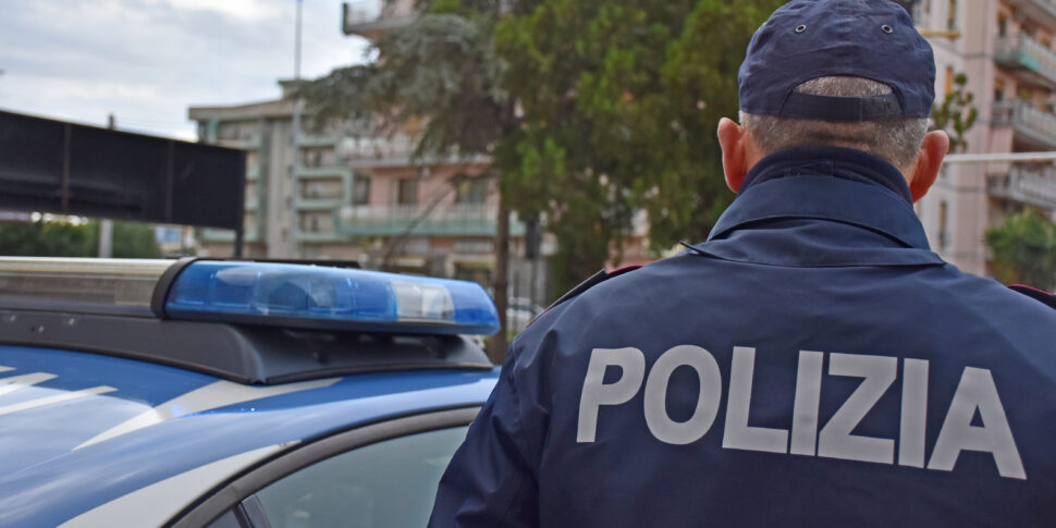 Siracusa, furto con spaccata in una panineria: i ladri sfondano la vetrina e portano via l'incasso