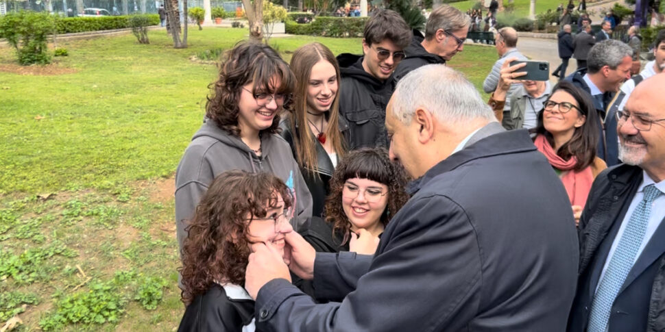 Riapre in parte il Giardino Inglese di Palermo: eliminato l'asfalto dai viali e ripulite le statue