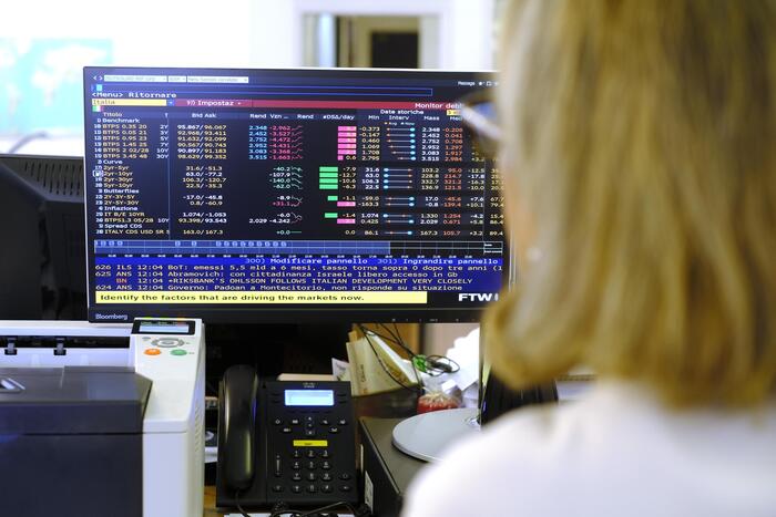 Lo spread tra Btp e Bund apre calmo a 137 punti base