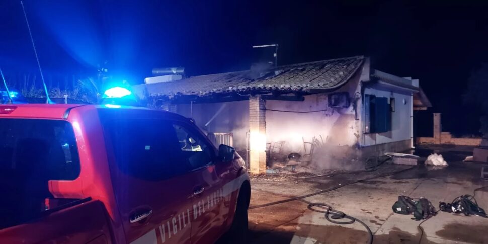 Scicli, incendiata la villetta di un chirurgo: indagini