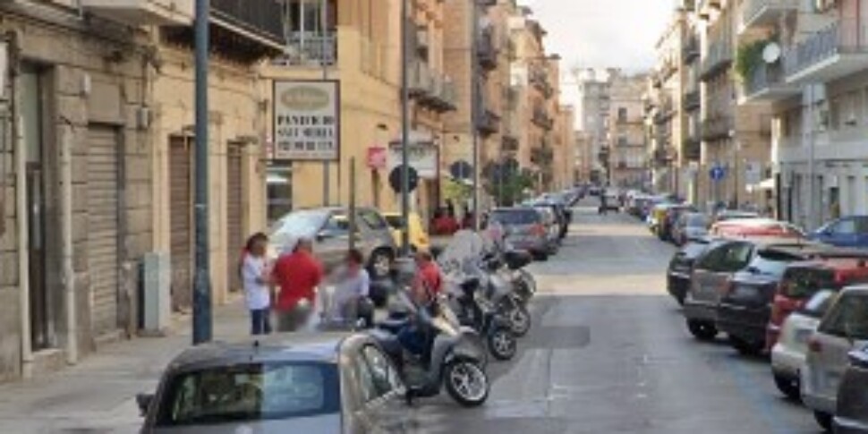 Palermo, scontro tra un'auto e uno scooter in via La Masa: un ferito e forti rallentamenti al traffico