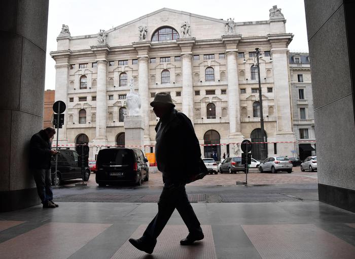 Borsa: Milano chiude in rosso con Iveco e Moncler, bene Bper