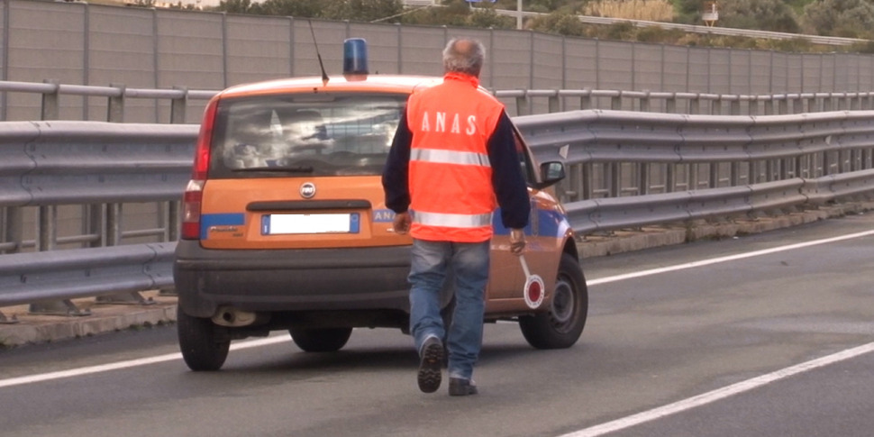 Licata, scontro tra un camion e un autocarro sulla statale 115: due feriti e traffico bloccato