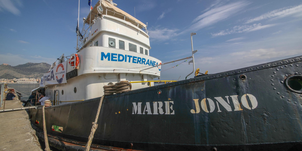 Migranti, fermo e multa da 10 mila euro per la Mare Jonio
