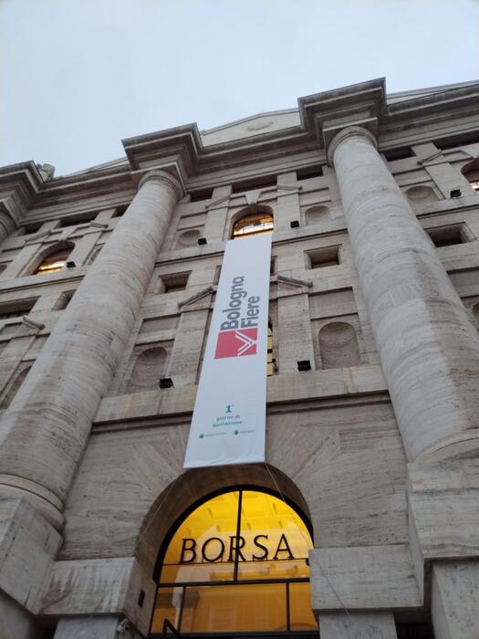 Borsa: Milano chiude in rialzo, +0,91%