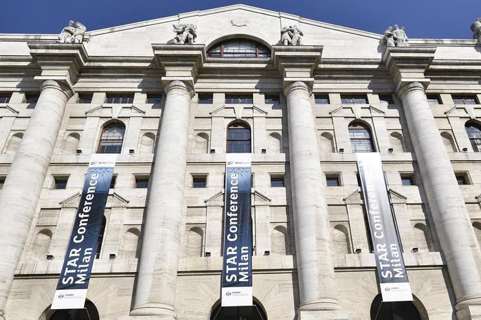 Borsa: Milano apre in rialzo, +0,62%