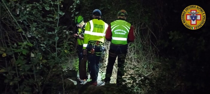 Ritrovato il cadavere di un uomo sotto un cavalcavia della A18