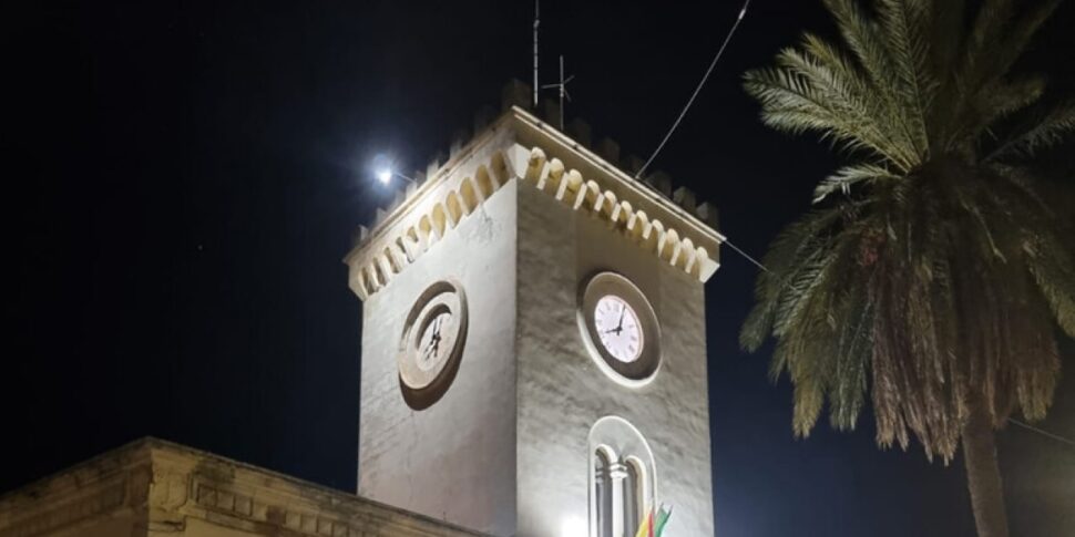 Castelvetrano, dopo 30 anni torna in funzione l'orologio comunale