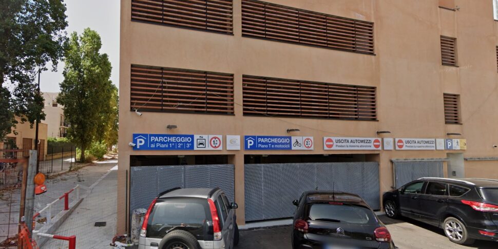 Palermo, dopo anni di attesa apre il parcheggio vicino all'Ospedale dei bambini: polemiche per le tariffe