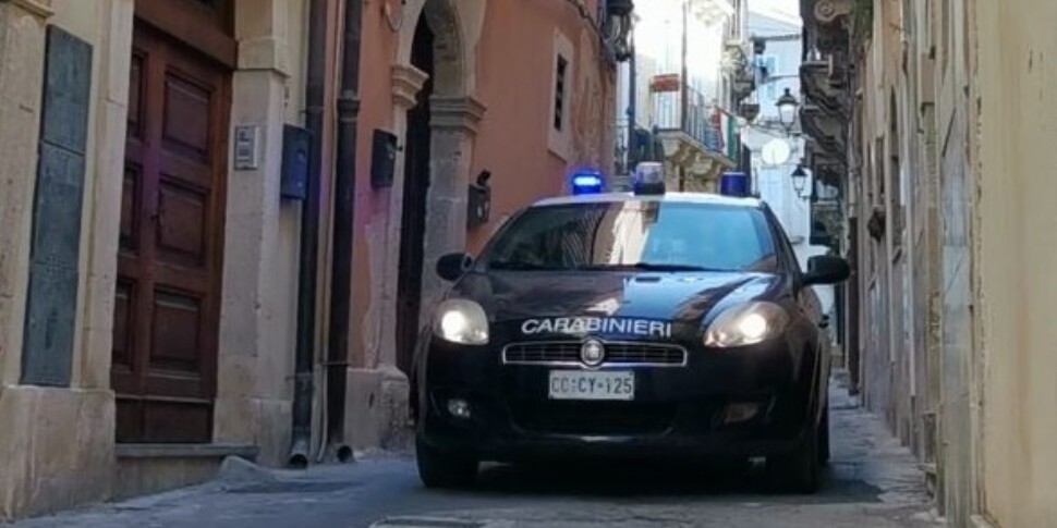 Siracusa, vende alcolici a un minore: nei guai il titolare di un pub di Ortigia