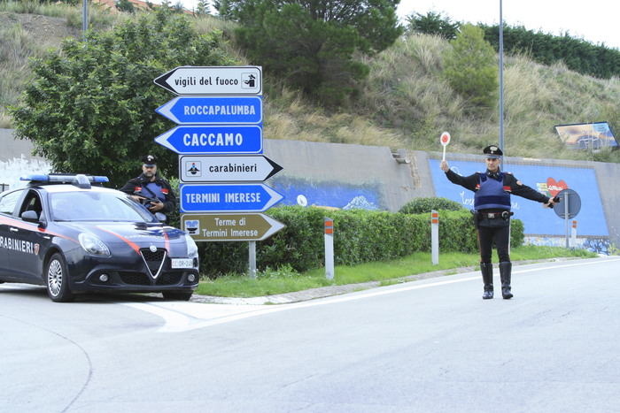 Furto di furgoni e moto nel Palermitano, cinque indagati