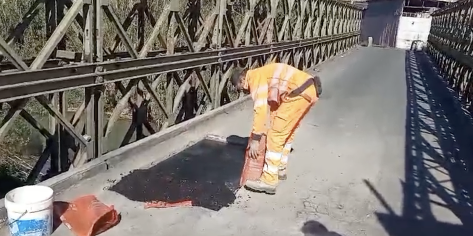 Palermo, lavori al ponte Bailey dopo la buca che si era creata nei giorni scorsi