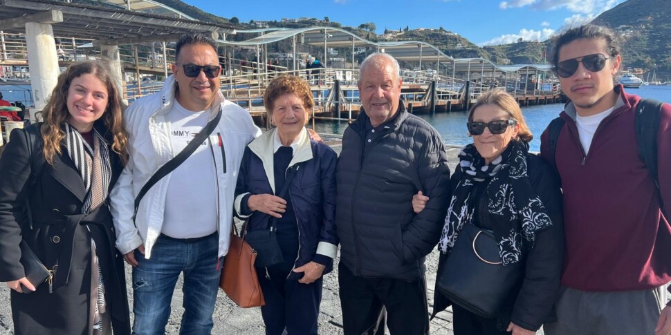 Lipari, la visita sull'isola di Salvatore Spanò dopo l'incontro con la sorella Angela riabbracciata a distanza di 60 anni