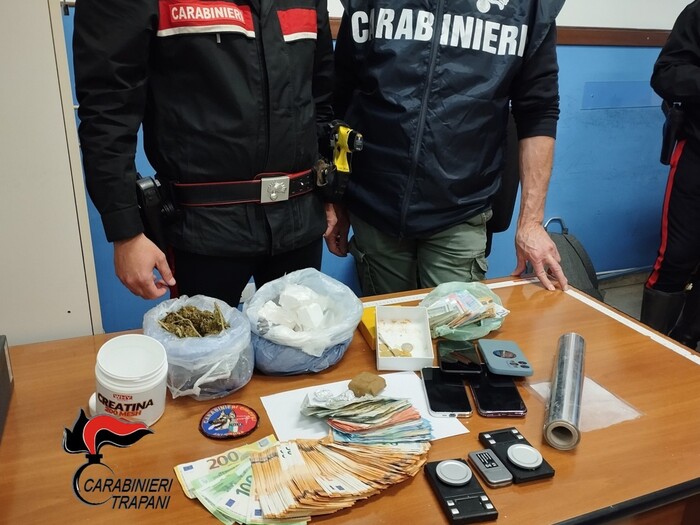 Carabinieri entrano in bunker droga a Trapani, 4 arresti