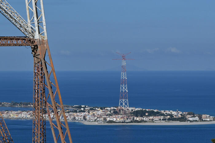 A pm Reggio Calabria esposto contro ponte sullo Stretto