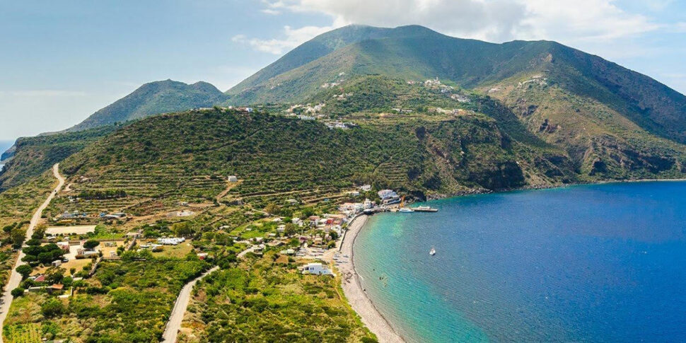 Recuperato in mare un cadavere a Filicudi, è il terzo in poche settimane alle Eolie