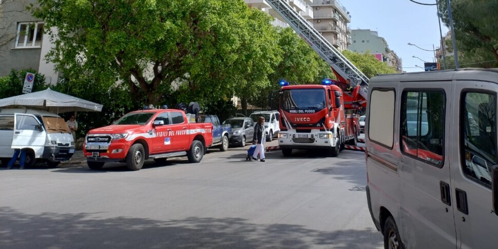 Malore in casa, a Palermo piazza Don Bosco chiusa per un'ora: traffico bloccato