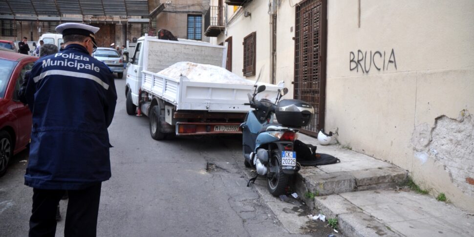 La signora morta sullo scooter a Palermo, il marito è fuori pericolo