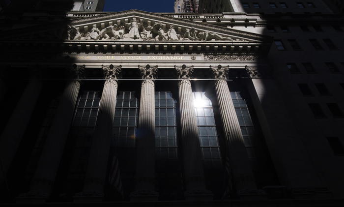 Wall Street apre con il Dj in calo dello 0,14%, Nasdaq +0,63%