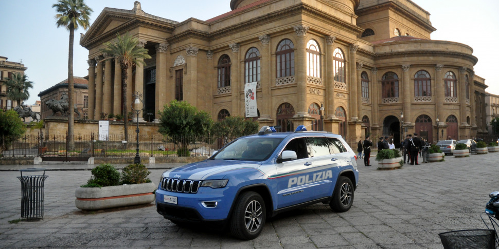 Ruba un quadro elettrico al teatro Massimo di Palermo, arrestato dalla polizia