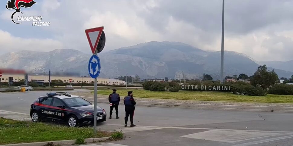 Spacca la vetrina in un bar a Carini, arrestato un uomo