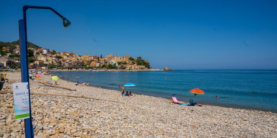 Bandiera blu 2024, in Sicilia premiate 14 spiagge con tre nuovi ingressi: Scicli, Taormina e Letojanni