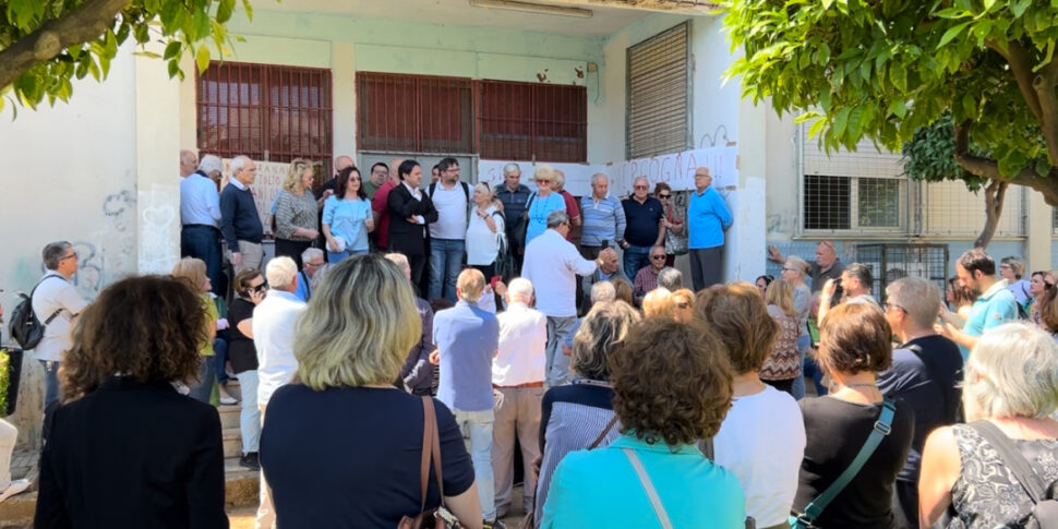 Palermo, a Borgo Nuovo protesta contro la chiusura del centro anziani: «Qui siamo una famiglia»