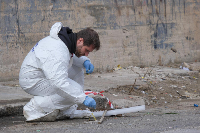 Uomo ferito alle gambe a Palermo, indagini