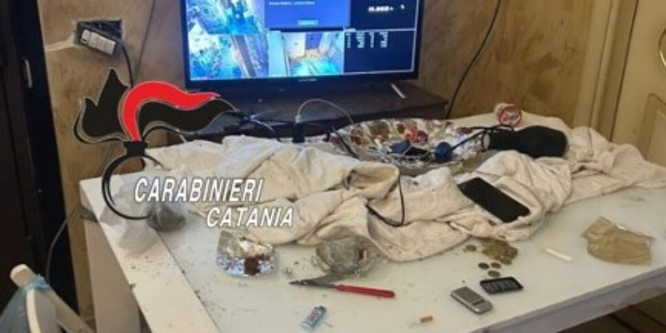 Carabinieri si fingono clienti, arrestati quattro pusher a Catania