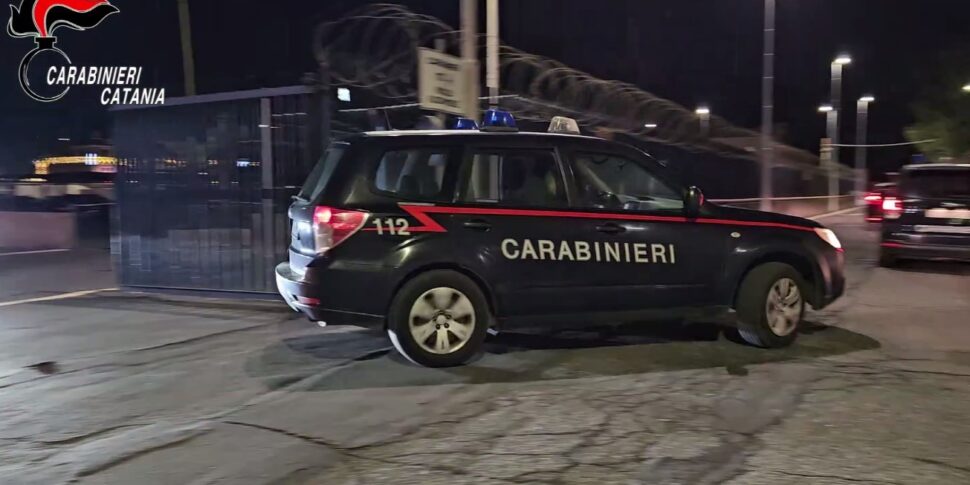 Catania, evade dai domiciliari: i carabinieri lo riconoscono mentre passeggia in viale Rapisardi e lo bloccano