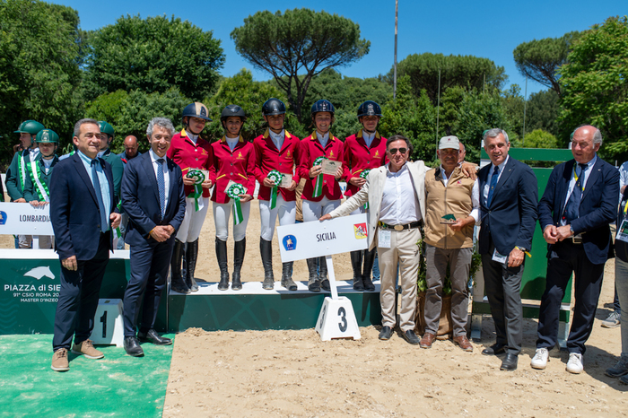 Equitazione: Sicilia sul podio a Piazza di Siena