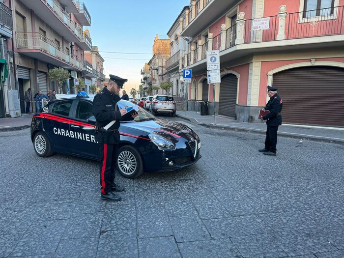 Sparatoria nel Catanese, uomo 'gambizzato' davanti a un bar