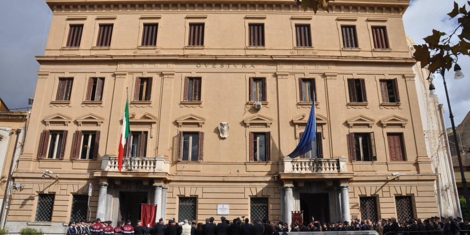 Carini, aggredirono i carabinieri durante un controllo in un pub: Daspo Willy per tre giovani