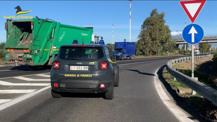 Traffico illecito rifiuti, misura cautelare per 7 indagati