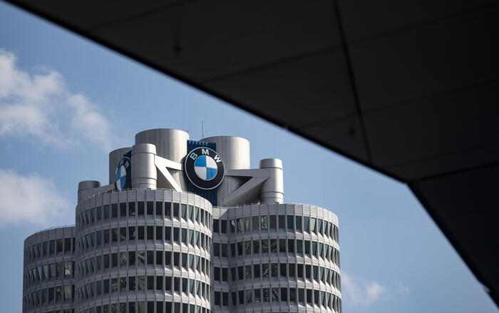 I ricavi di Bmw a 36,6 miliardi, accelera l'elettrico