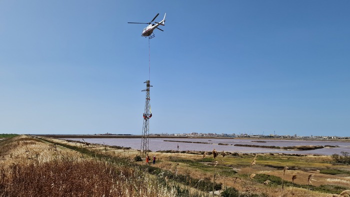 Eliminati elettrodotti in riserva naturale delle saline