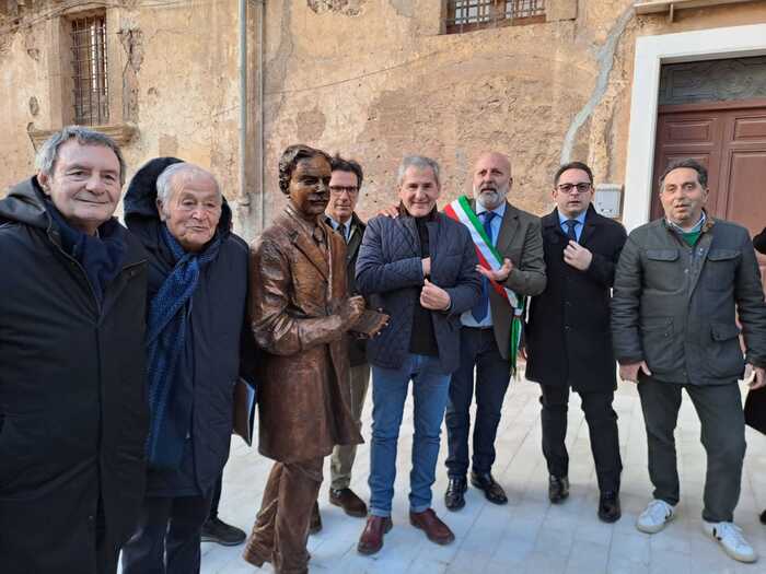 Sicilbanca ricorda Emanuele Navarro con una statua