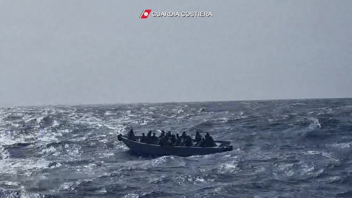 Migranti: continuano gli sbarchi a Lampedusa, 552 in hotspot