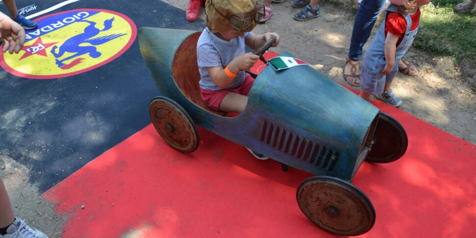 Giarre, l'antica collezione di automobili a pedale di Piero Marano e Caterina Vadalà in un'enciclopedia