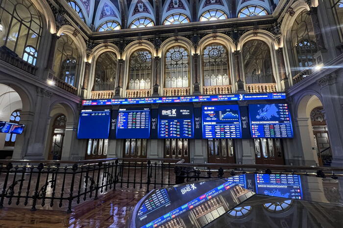 Borsa: l'Europa gira in calo in vista Wall Street, Milano -0,1%