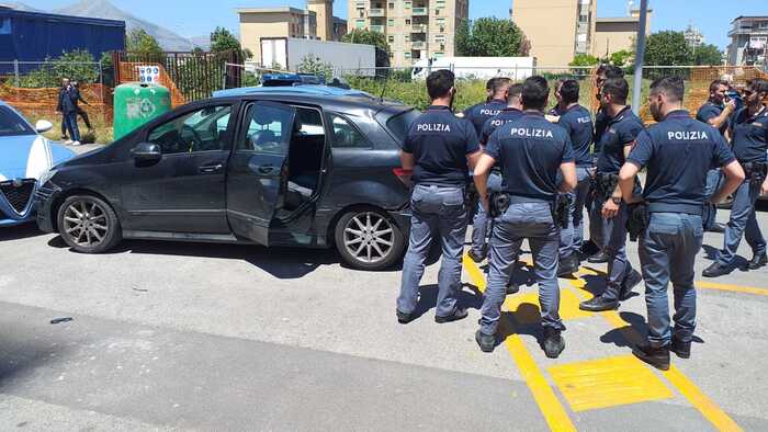 Inseguimento a Palermo, speronate quattro volanti di polizia