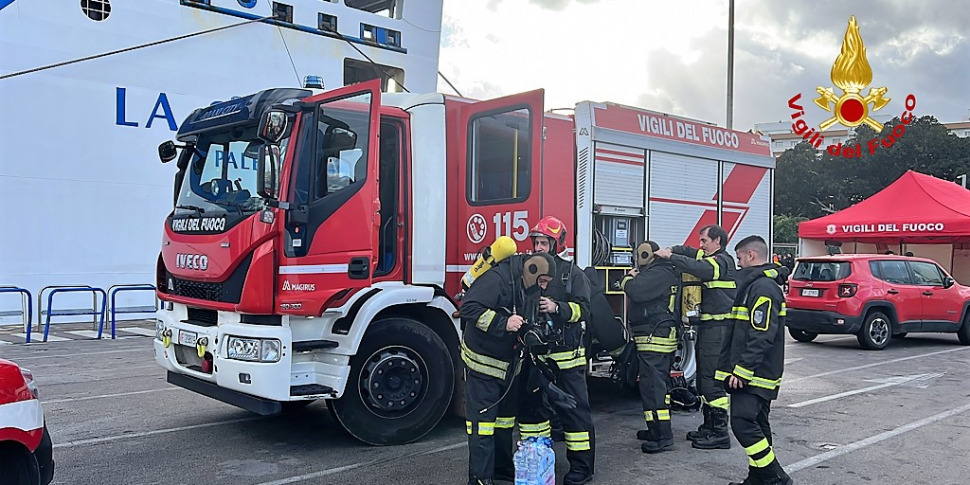 Palermo, incendio in un palazzo: in fiamme i contatori dell'Enel