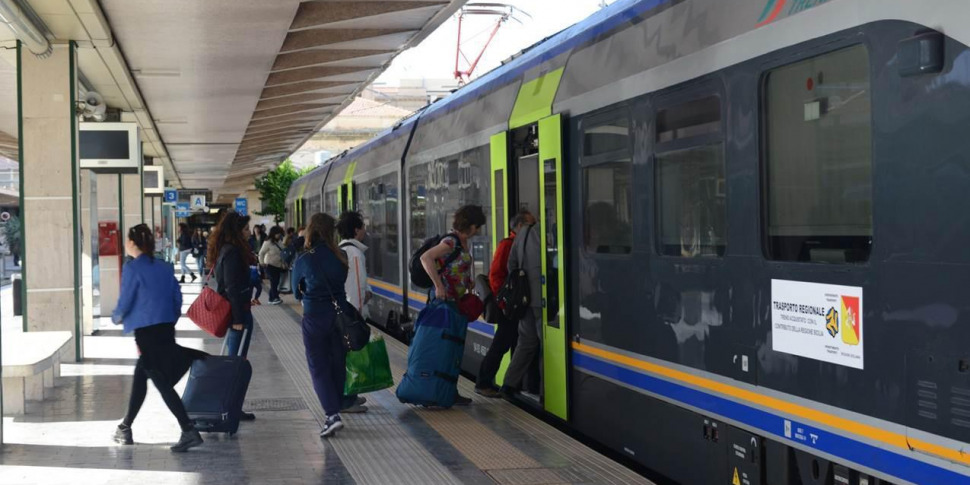 Palermo, guasti a linea elettrica: treni in ritardo e disagi per i pendolari