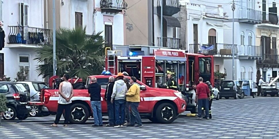 Momenti di paura a Lipari, scoppia un incendio in un hotel