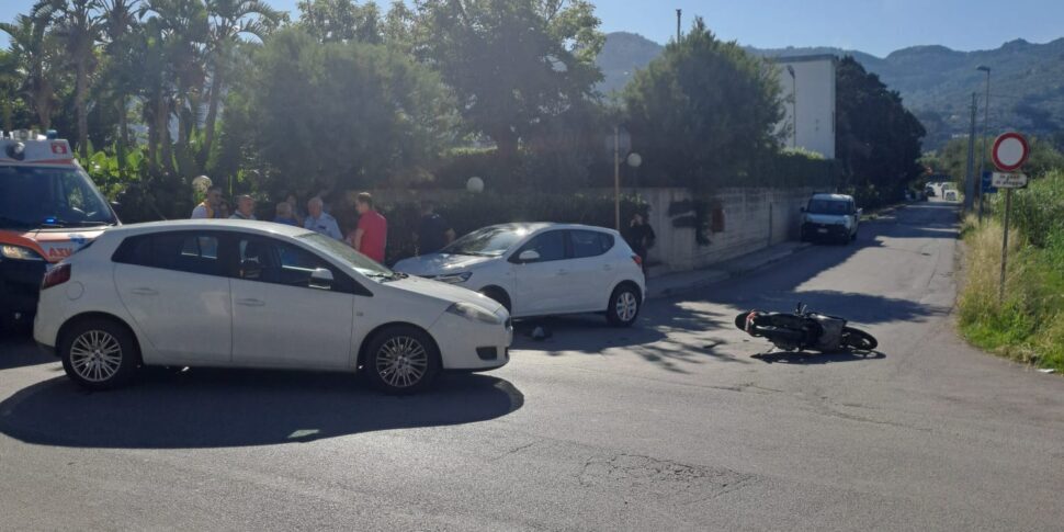 Capo d'Orlando, scontro tra un'auto e uno scooter: giovane trasportata in elisoccorso in ospedale